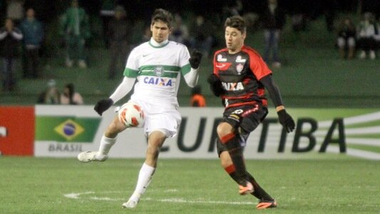 Leandro Almeida tem lesão confirmada e desfalca o Coritiba por três semanas